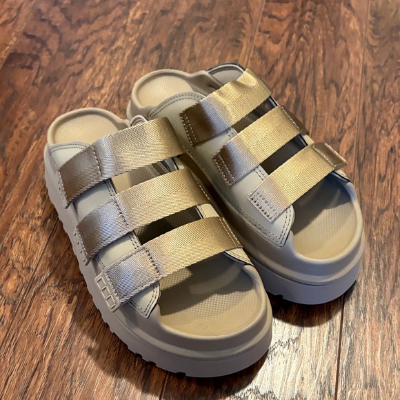 UGG Shoes - UGG Goldenglow slide